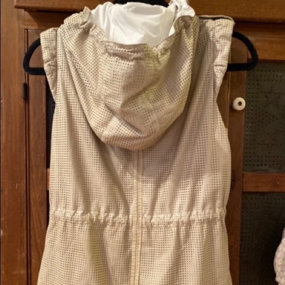 🤩Elie Tahari SzS/P Pale Khaki Glove Leather Vest - Picture 2 of 6